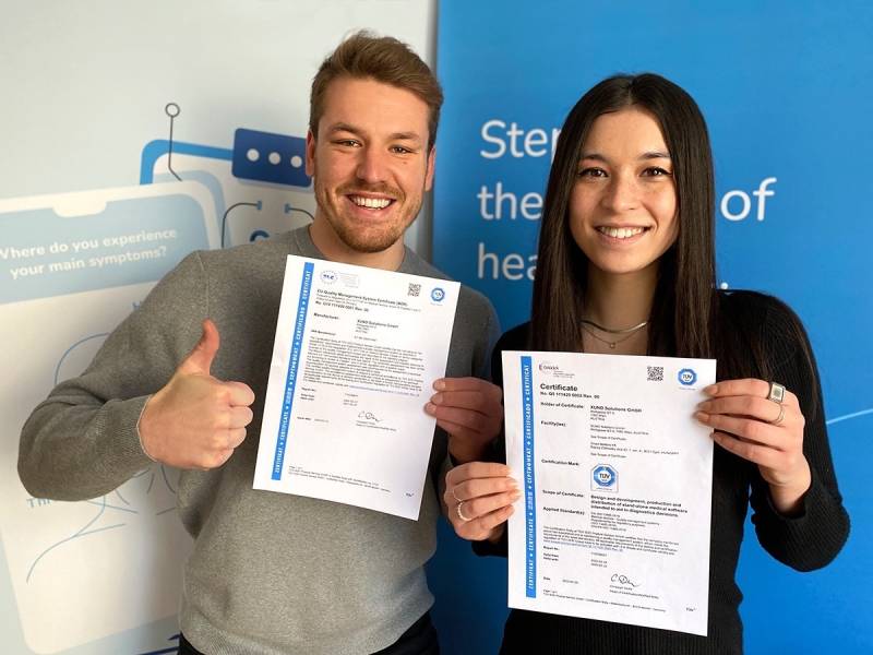 Christoph and Sophie holding the MDR certificate Christoph and Sophie holding the MDR certificate